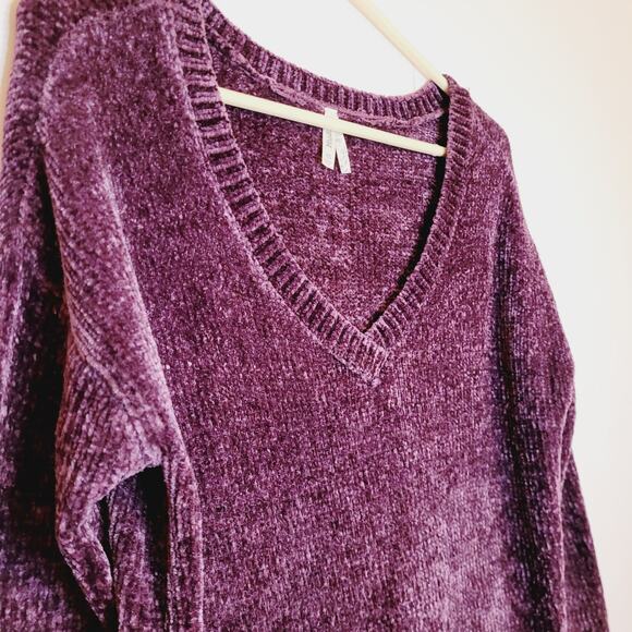 Mudd womens purple soft chenille vneck long sleeved sweater size XS - Picture 4 of 7